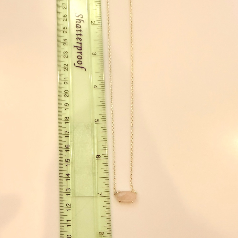 Kendra Scott Elisa Gold short pendant Necklace with pale pink - Picture 6 of 9